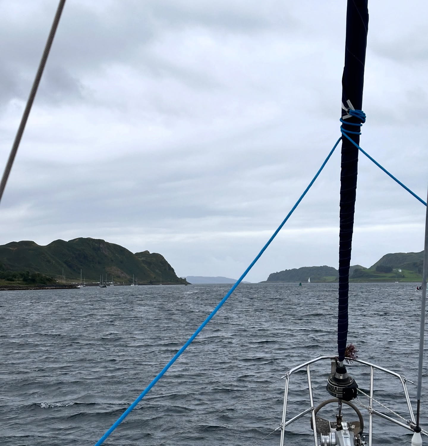 ☀️ Yet Another "Summer" Day in West Scotland!
Ah, summer in West Scotland-where the weather always keeps you guessing! We started with rough seas and squalls, battling winds up to 28 knots. Things finally eased up south of Easdale, where the wind dropped to 12 knots. As we navigated the tricky Sound of Luing and Dorus Mor, the wind played its usual tricks. And just when we needed it for downwind sailing up Loch Craignish, it vanished altogether. To add some excitement, we had none other than Princess Anne herself just behind us as we entered Loch Craignish. After all that, we treated ourselves to a delicious venison steak from the Kerrera farm shop. Classic Scottish summer sailing!
#sailinglife #westscotland #scottishsummer #sailingadventures #roughseas #sailinglagertha #westerlyyachts #westerlyoceanlord #segeln #soundofluing #lochcraignish #venisonsteak #kerrerafarmshop