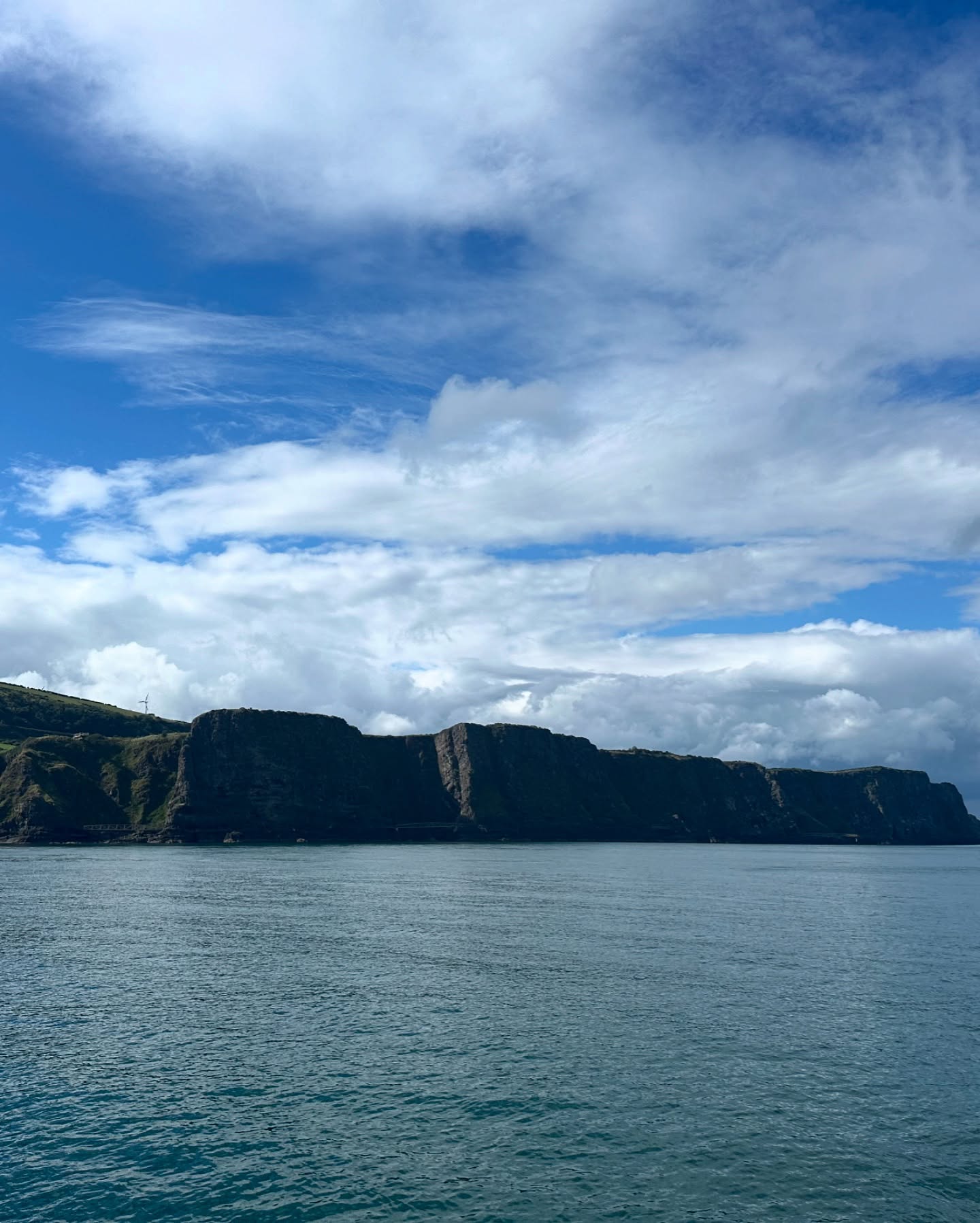 ⛵ Chasing the Summer: Glenarm to Belfast City Marina
Set off from Glenarm with full sails, but had to reef early due to some squalls with a bit of rain. Thankfully, the rest of the journey was mostly dry and sunny. Enjoyed some lovely days in Belfast, soaking up the sunshine and even fitting in a pub crawl! 🌞🍻
#sailinglife #belfastcitymarina #glenarmtobelfast #sailingadventures #chasingthesummer #sailinglagertha #westerlyyachts #westerlyoceanlord #segeln #pubcrawl