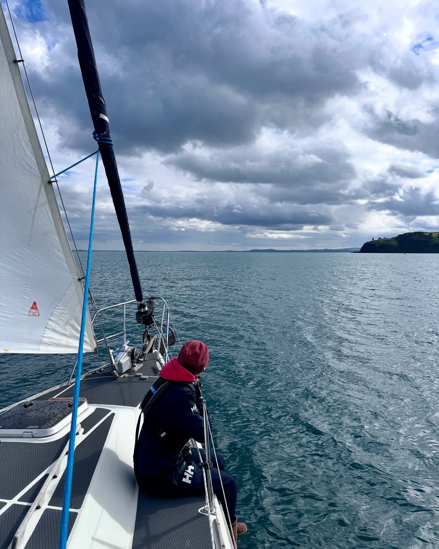 ⛵ Chasing the Summer: Glenarm to Belfast City Marina
Set off from Glenarm with full sails, but had to reef early due to some squalls with a bit of rain. Thankfully, the rest of the journey was mostly dry and sunny. Enjoyed some lovely days in Belfast, soaking up the sunshine and even fitting in a pub crawl! 🌞🍻
#sailinglife #belfastcitymarina #glenarmtobelfast #sailingadventures #chasingthesummer #sailinglagertha #westerlyyachts #westerlyoceanlord #segeln #pubcrawl