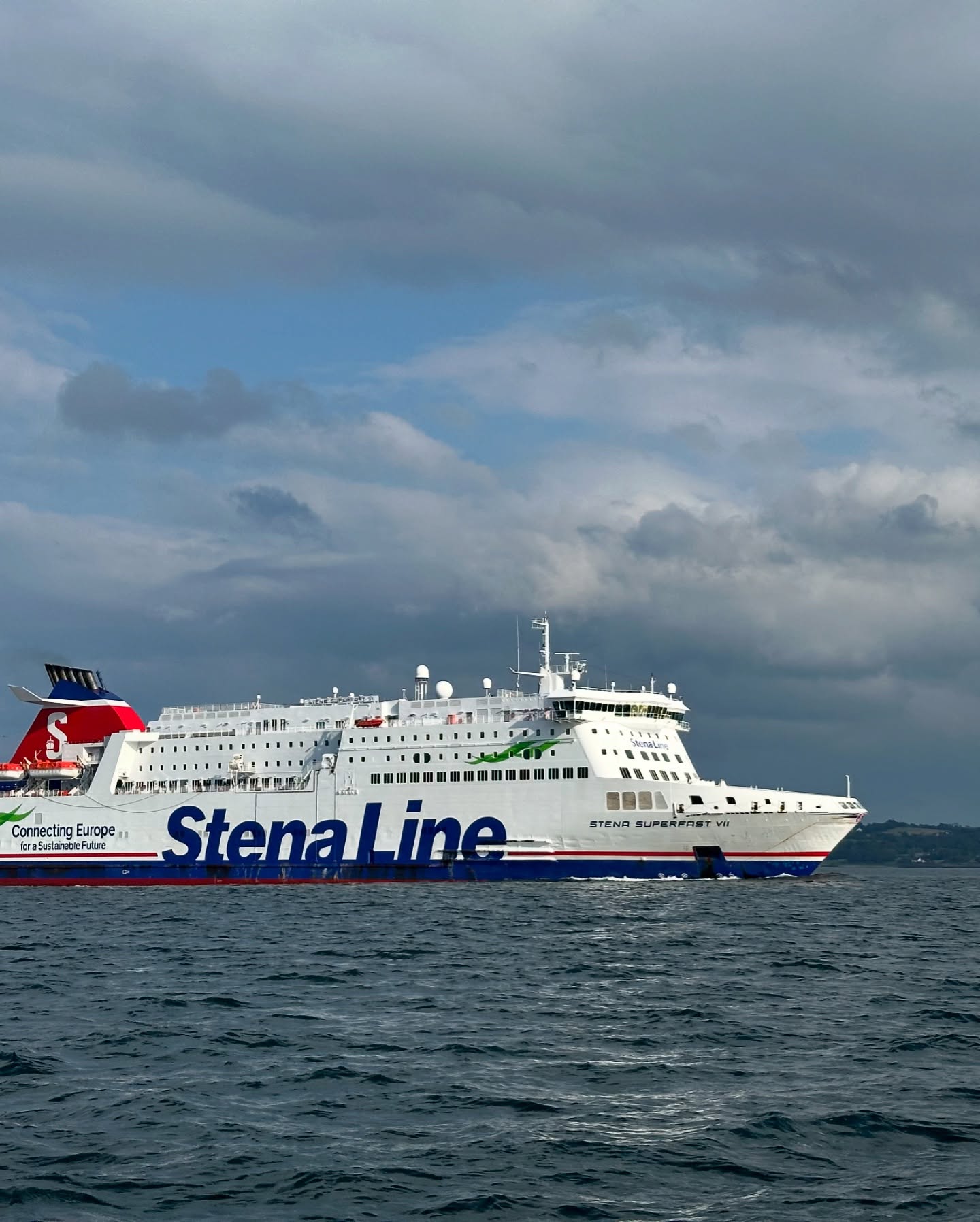 ⛵ Chasing the Summer: Glenarm to Belfast City Marina
Set off from Glenarm with full sails, but had to reef early due to some squalls with a bit of rain. Thankfully, the rest of the journey was mostly dry and sunny. Enjoyed some lovely days in Belfast, soaking up the sunshine and even fitting in a pub crawl! 🌞🍻
#sailinglife #belfastcitymarina #glenarmtobelfast #sailingadventures #chasingthesummer #sailinglagertha #westerlyyachts #westerlyoceanlord #segeln #pubcrawl