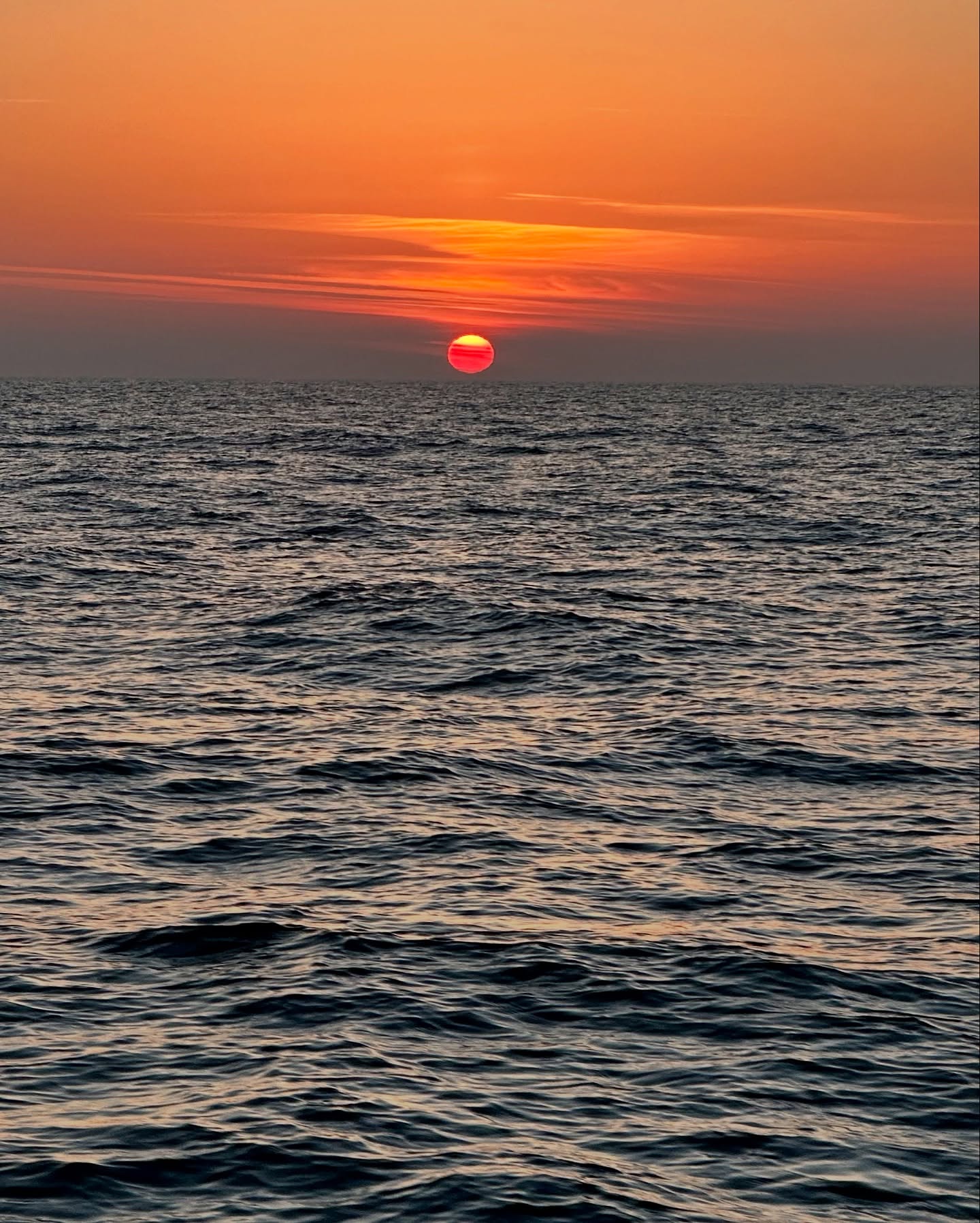 Up at 4am and off from Port St Mary to catch the fast tide round Anglesey. Timing was spot on to reach the stunning anchorage at Port Dinllaen well before sunset to enjoy a sundowner⛵🌅
A proper adventure: beautiful sunrise, dolphins riding the fast streams, whirlpools swirling past and long stretches of motor sailing under the sun at calm seas. 😎🐬 Not much wind but enough sun for a good tan and plenty of sea spray!
#SailingLife #TidalAdventure #PortDinllaen #SeaEscape