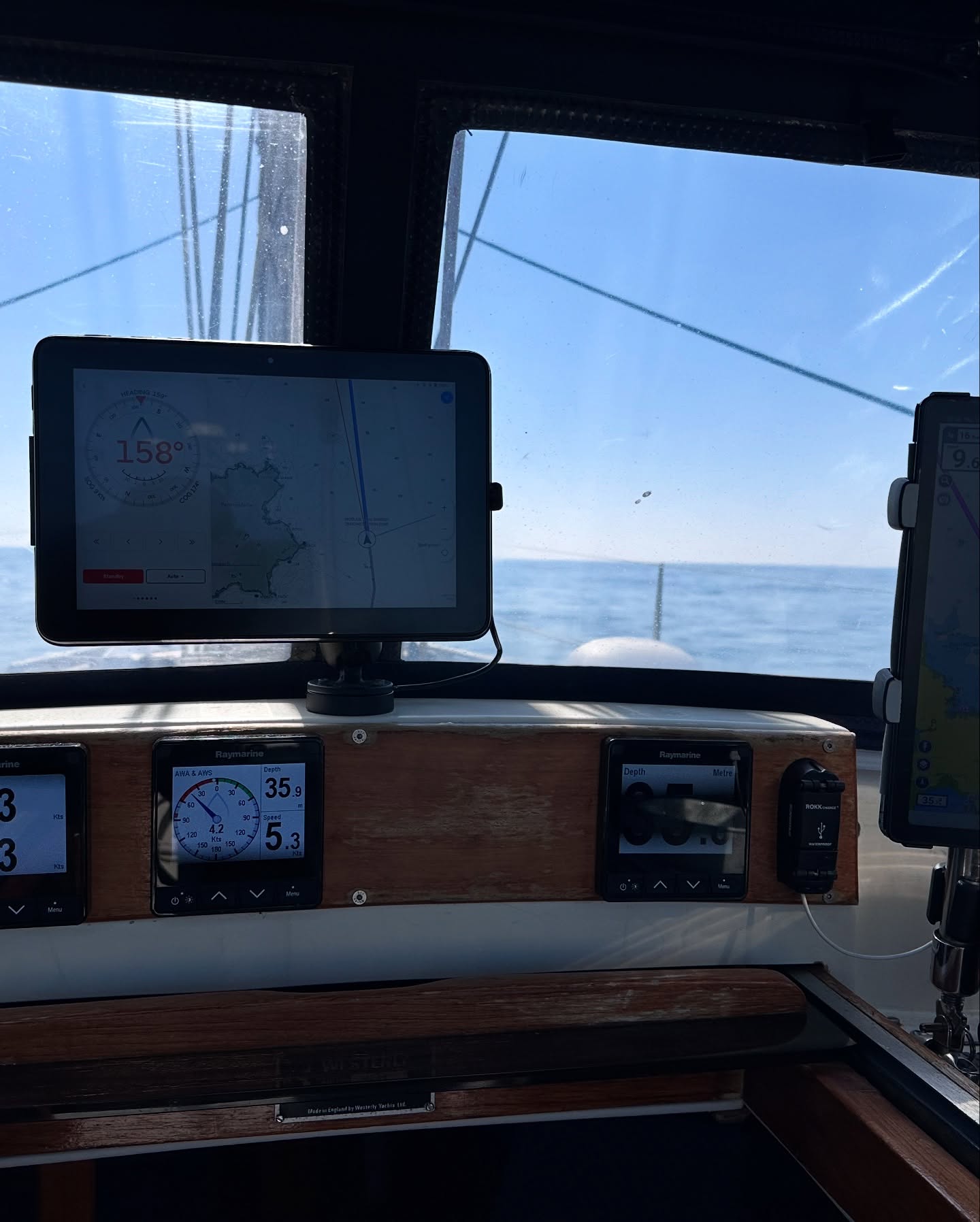 Up at 4am and off from Port St Mary to catch the fast tide round Anglesey. Timing was spot on to reach the stunning anchorage at Port Dinllaen well before sunset to enjoy a sundowner⛵🌅
A proper adventure: beautiful sunrise, dolphins riding the fast streams, whirlpools swirling past and long stretches of motor sailing under the sun at calm seas. 😎🐬 Not much wind but enough sun for a good tan and plenty of sea spray!
#SailingLife #TidalAdventure #PortDinllaen #SeaEscape