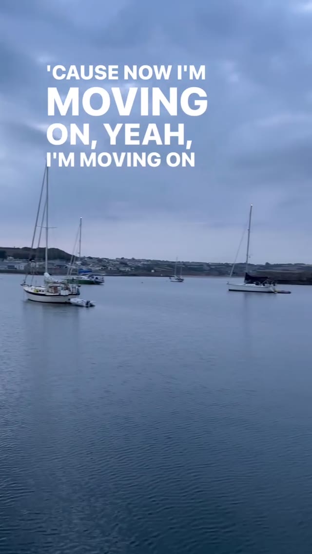 Sailed from St Michael’s Mount back to Isles of Scilly, Hugh Town - what a day! Dolphins joined us on the bow 🐬. After arriving we explored St Mary’s, ice‑cream 🍦, sunset 🌅, a few pints 🍺 and great company. We even seen the famous Women’s Gig Race from St Agnes to Hugh Town. Life on Lagertha is pure adventure. 😊 #lagertha #sailinglagertha #westerlyoceanlord #sailingyacht #uksailing #iom #adventurelife #isleofman #sailing #sailingboat #instasailing #sailinginstagram #boatlifestyle #boat #sailors #sailingcouple #explorers #digitalnomade #islesofscilly #visitscilly #scilly #visitcornwall #dolphins #gigracing