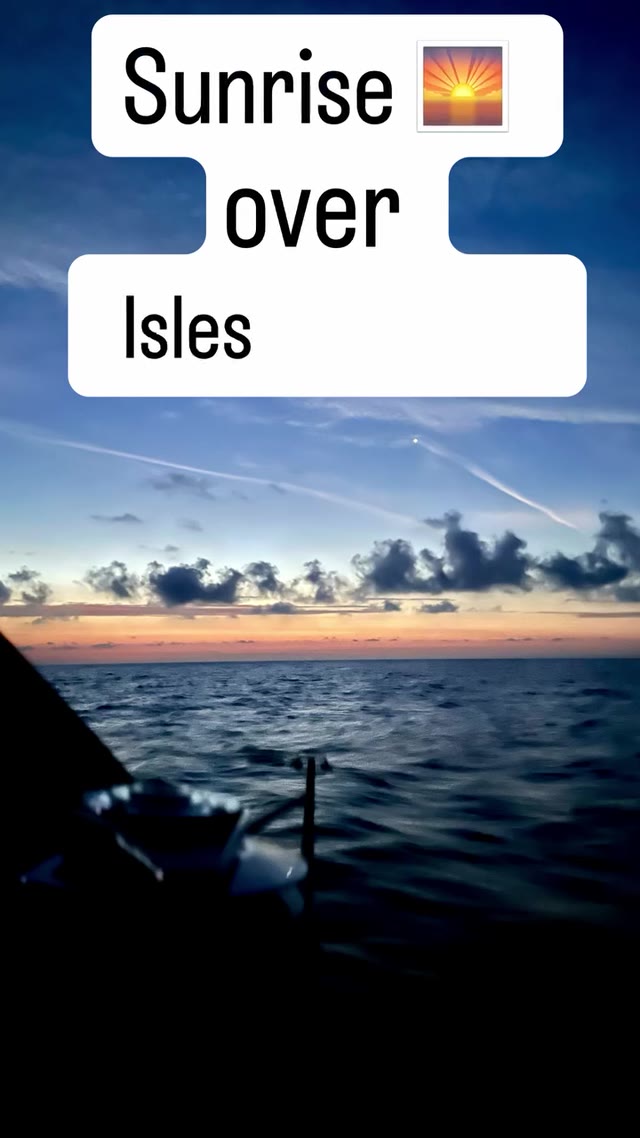 Morning light on the horizon as we set off from Tresco Isles of Scilly to Arklow, Ireland. One and a half days and 174 nautical miles of pure champagne sailing. Two sunrises, two sunsets, and perfect down wind conditions let us hoist our symmetric spinnaker for the very first time in the middle of the Celtic Sea. We were quite often surrounded by a school of dolphins, even a baby one 🫶🏻🐬, and a pied fly catcher🐦‍⬛joined us for the night. What a fantastic adventure great times, great memories, and a whole lot of sea breeze! 😍 
#lagertha #westerlyoceanlord #uksailing #adventurelife #sailing #sailingboat #instasailing #sailinginstagram #boatlifestyle #boat #sailors #sailingcouple #explorers #digitalnomad #cruising #wanderlust #vitaminsea #trescoislesofscilly #arklow #celticsea #dolphine