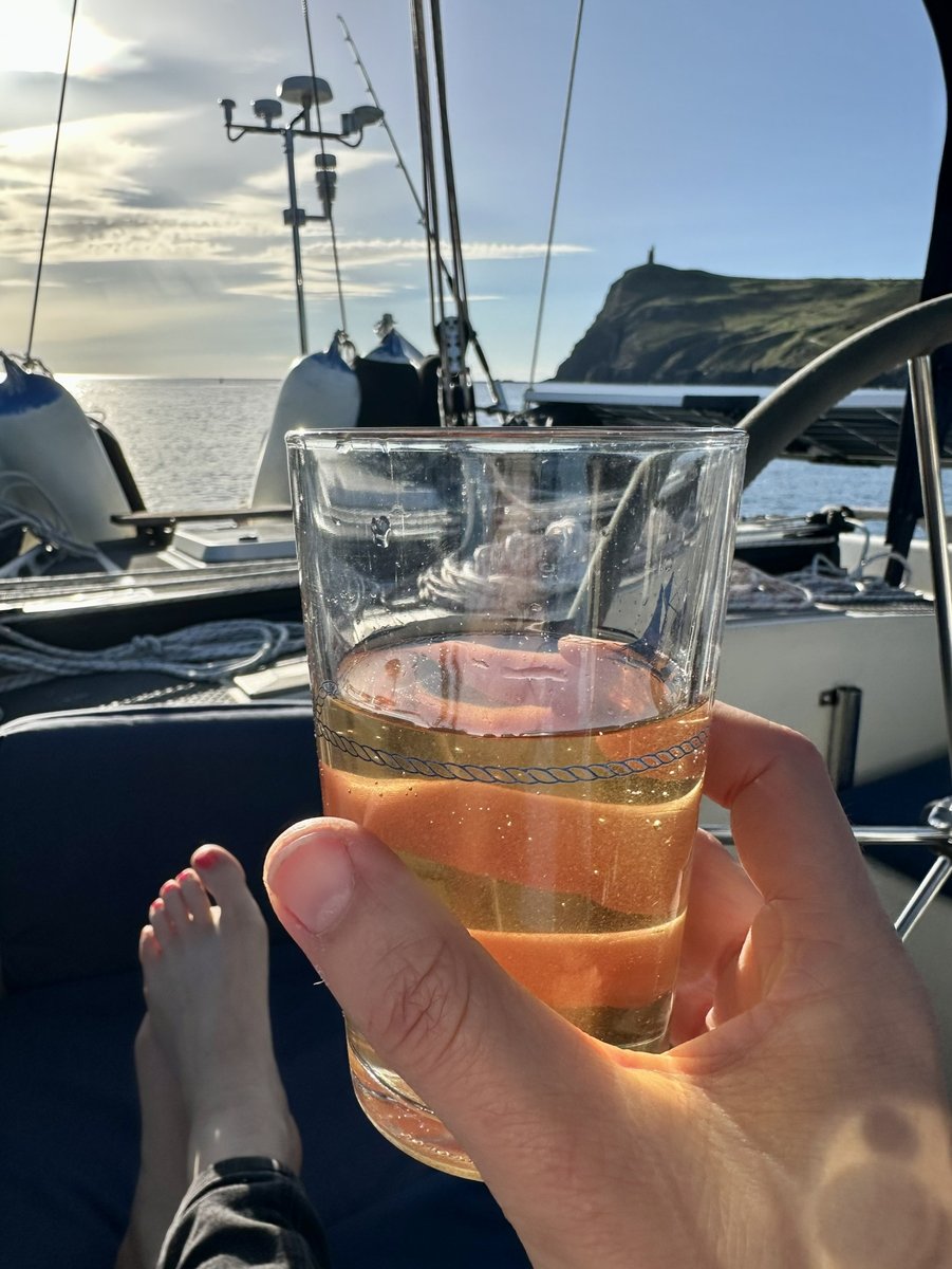 Sundowner moment - beer in the cockpit, bare feet on the cushions