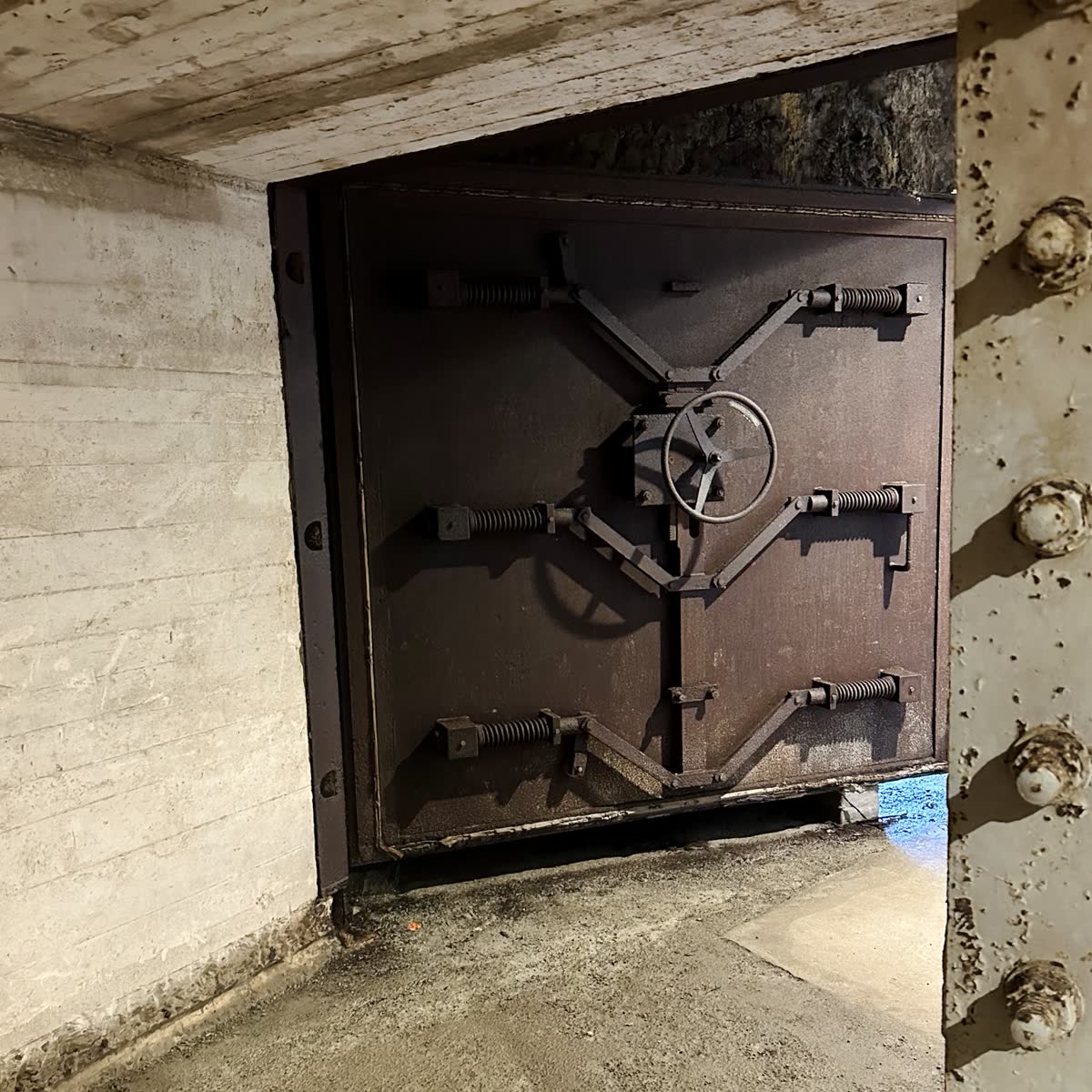 Blast door at the Abri Sadi Carnot