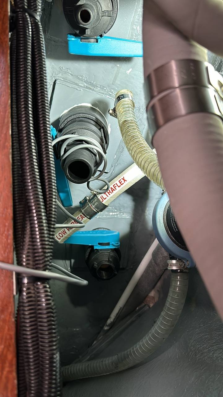 New Trudesign valves with ULTRAFLEX low-permeation hoses - labelled and connected